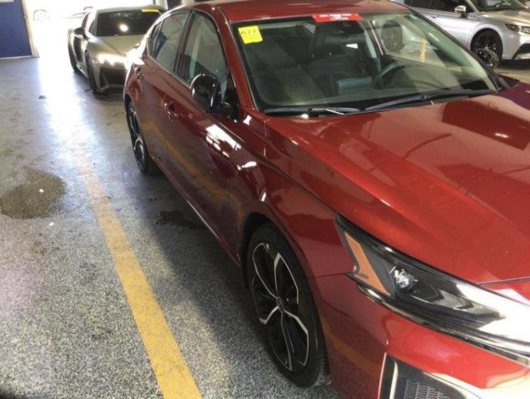 Used 2023 Nissan Altima 2.5 SR image 3