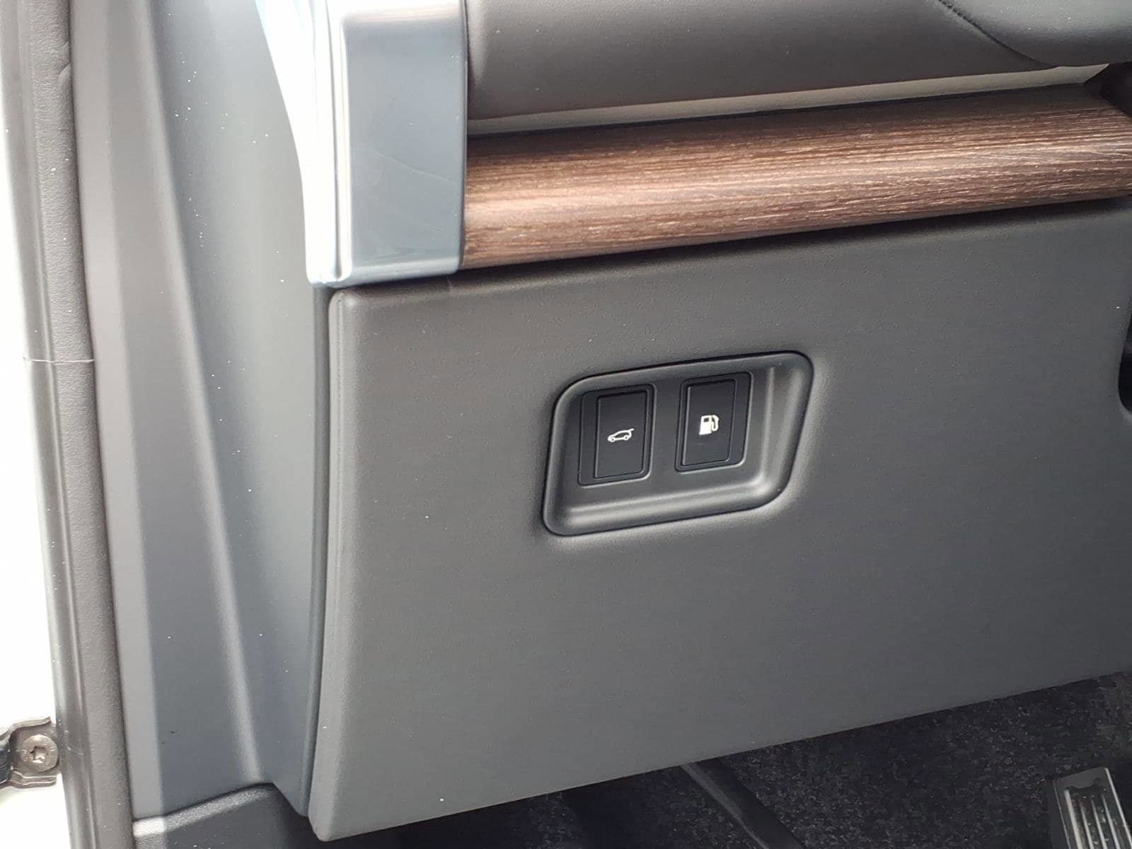 New 2026 Land Rover Range Rover SE image 13