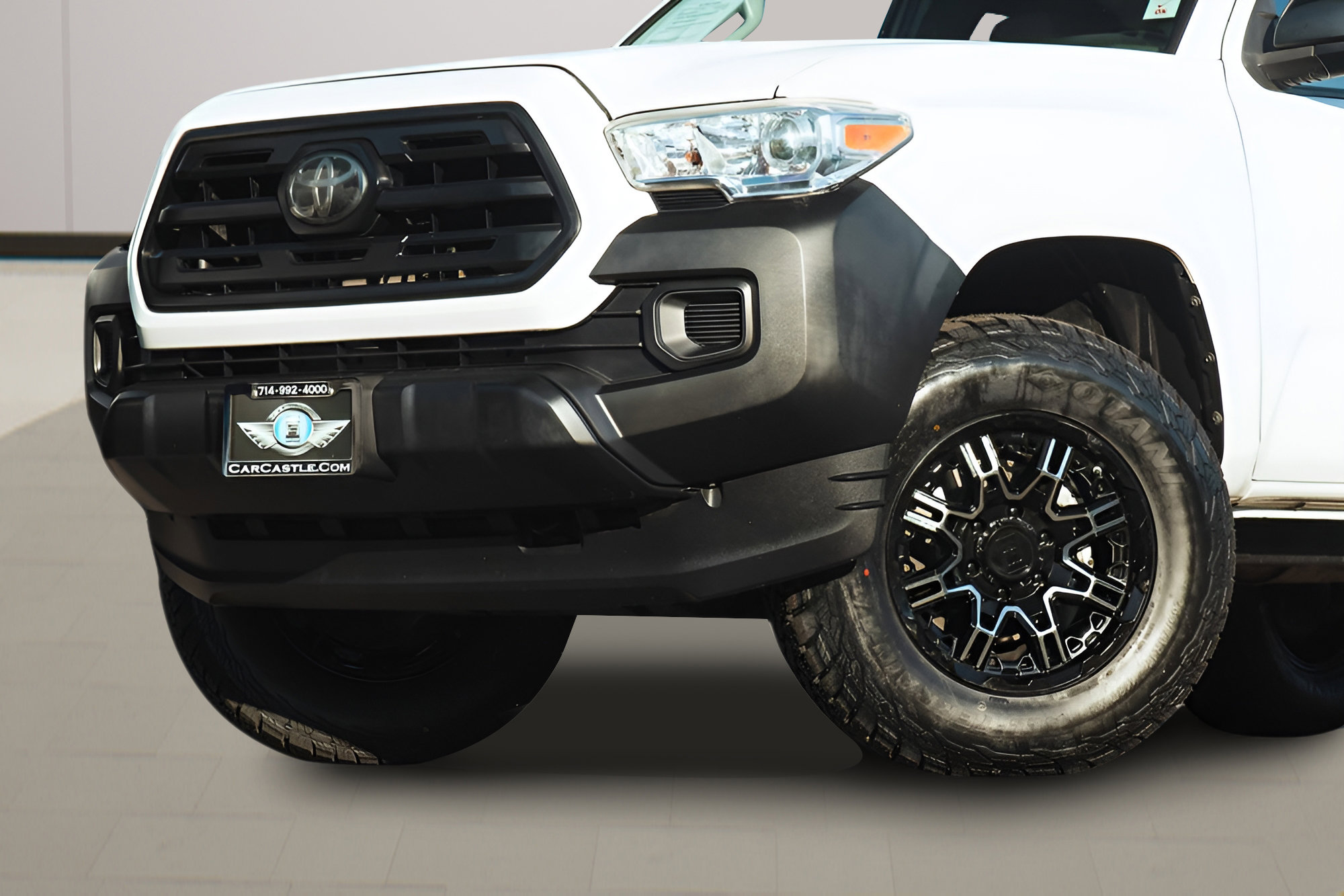 Used 2019 Toyota Tacoma SR image 5