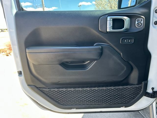 Used 2021 Jeep Gladiator Mojave AWD/4WD image 11