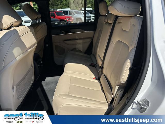 Used 2023 Jeep Grand Cherokee Limited AWD/4WD image 20
