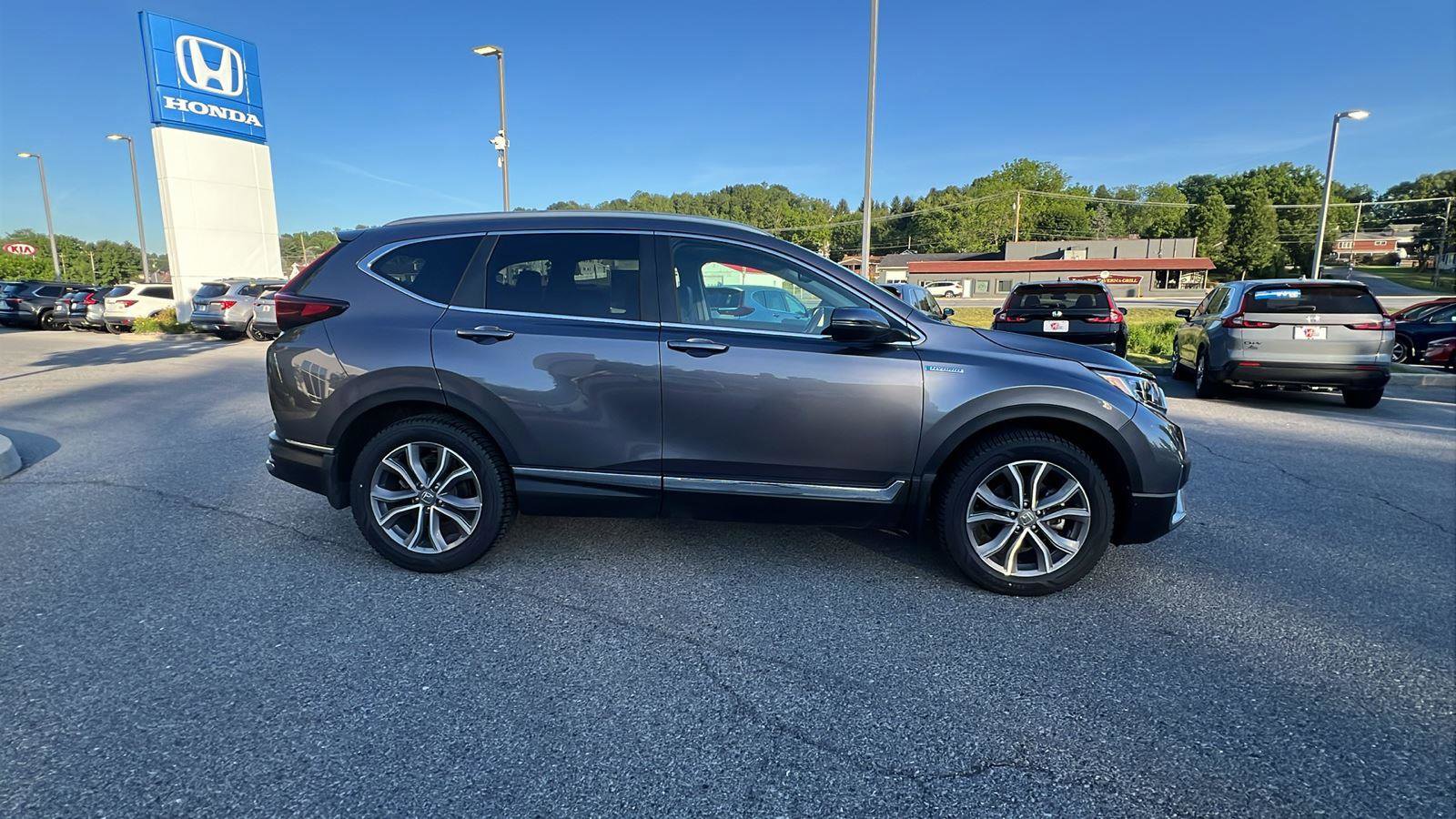 Used 2022 Honda CR-V Touring image 3