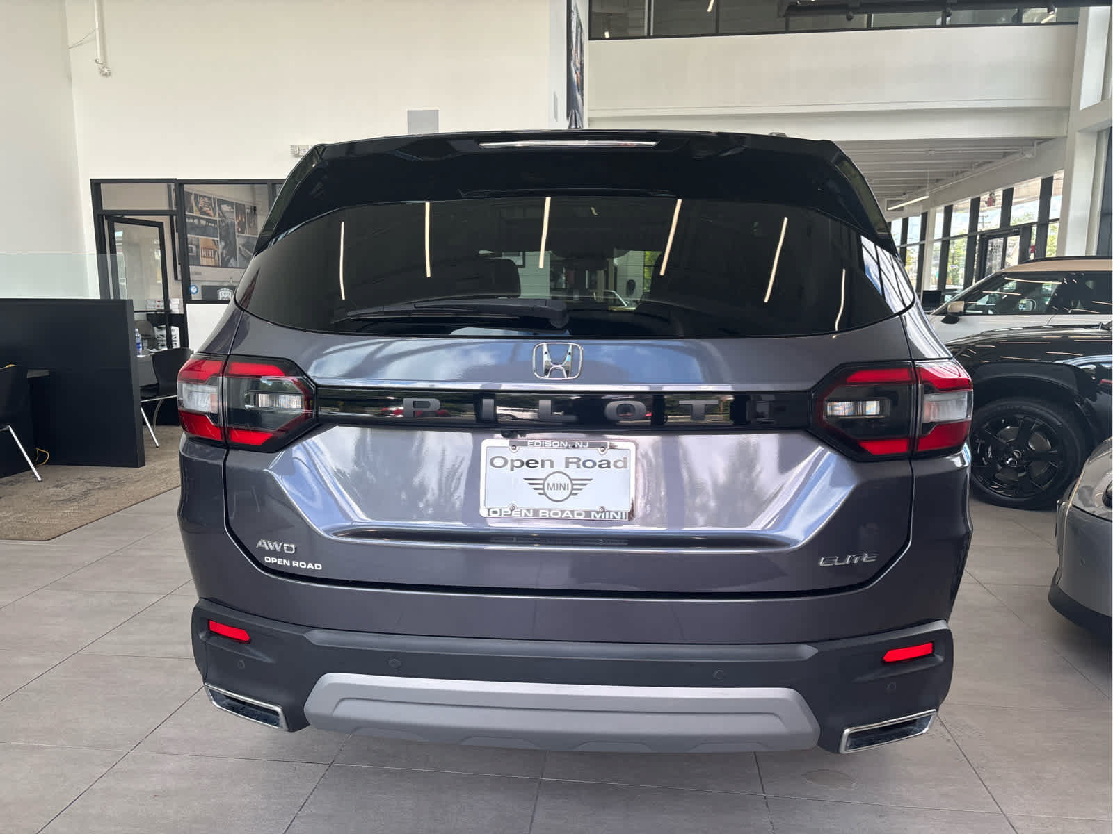 Used 2023 Honda Pilot Elite image 5