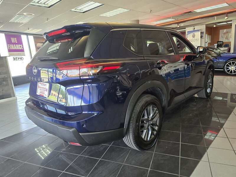 Used 2026 Nissan Rogue SV AWD/4WD image 4