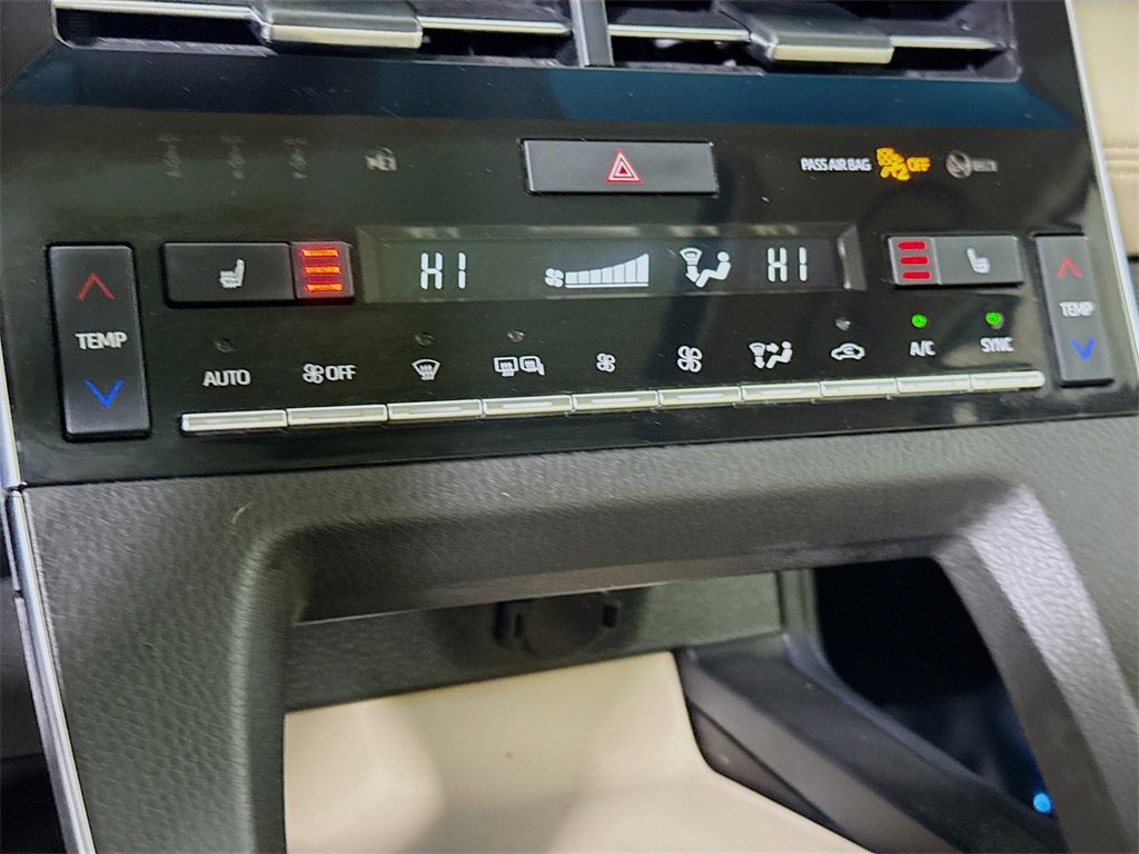 Certified 2020 Toyota Avalon XLE w/ Moonroof Package image 8