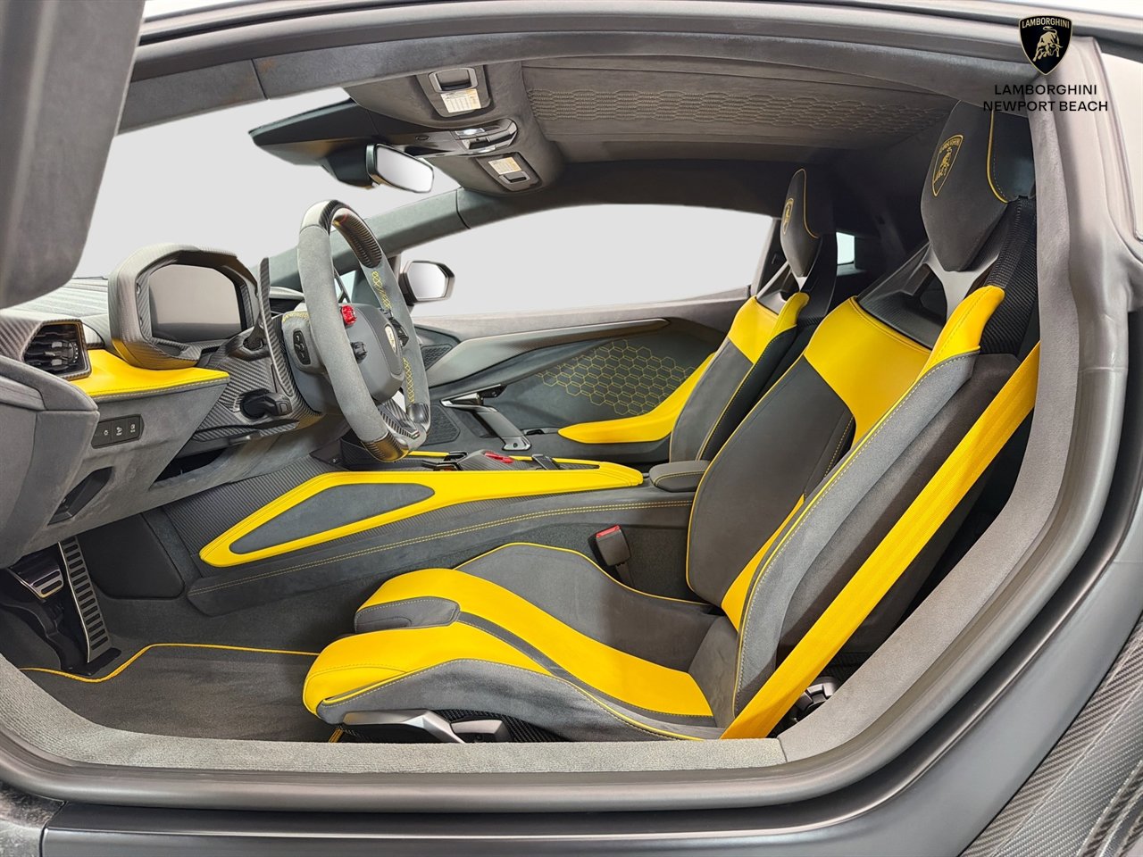 Used 2025 Lamborghini Revuelto AWD/4WD image 11