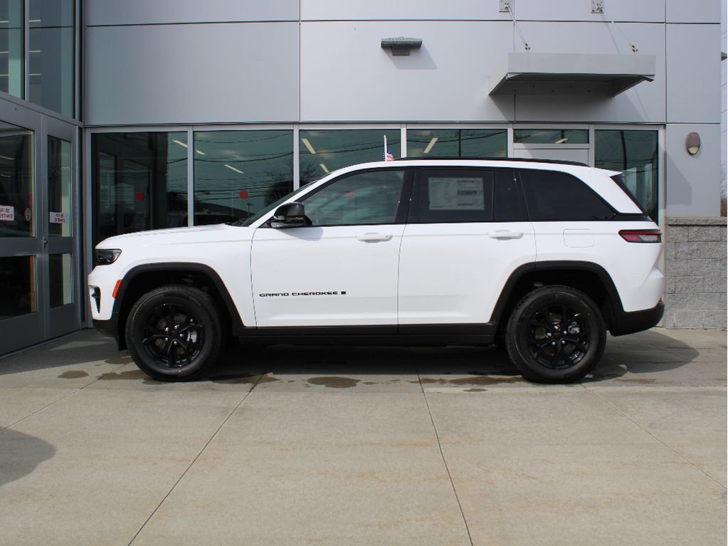 New 2025 Jeep Grand Cherokee Altitude image 5