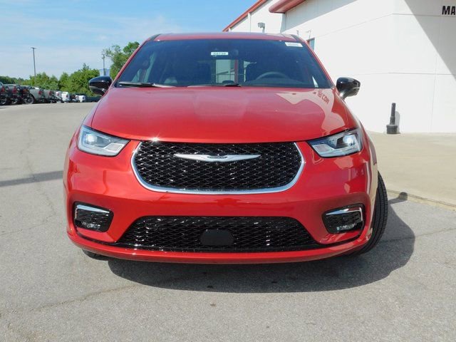 New 2026 Chrysler Pacifica Select image 3