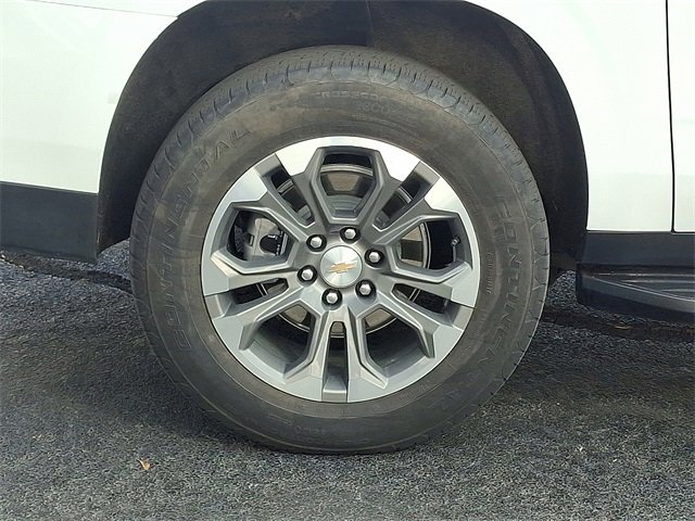 Used 2025 Chevrolet Suburban LT image 8