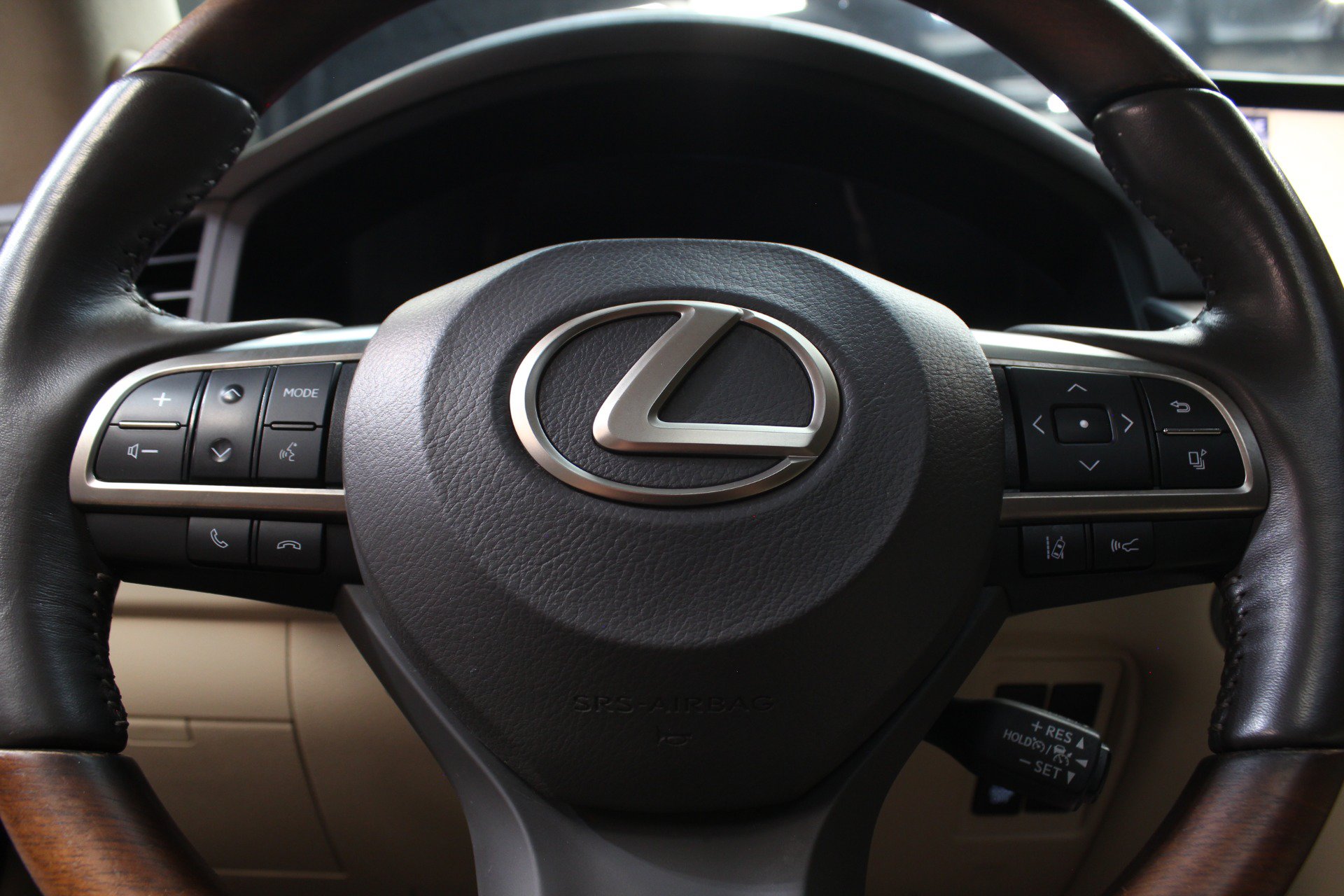 Used 2021 Lexus LX 570 4WD w/ Luxury Package image 55