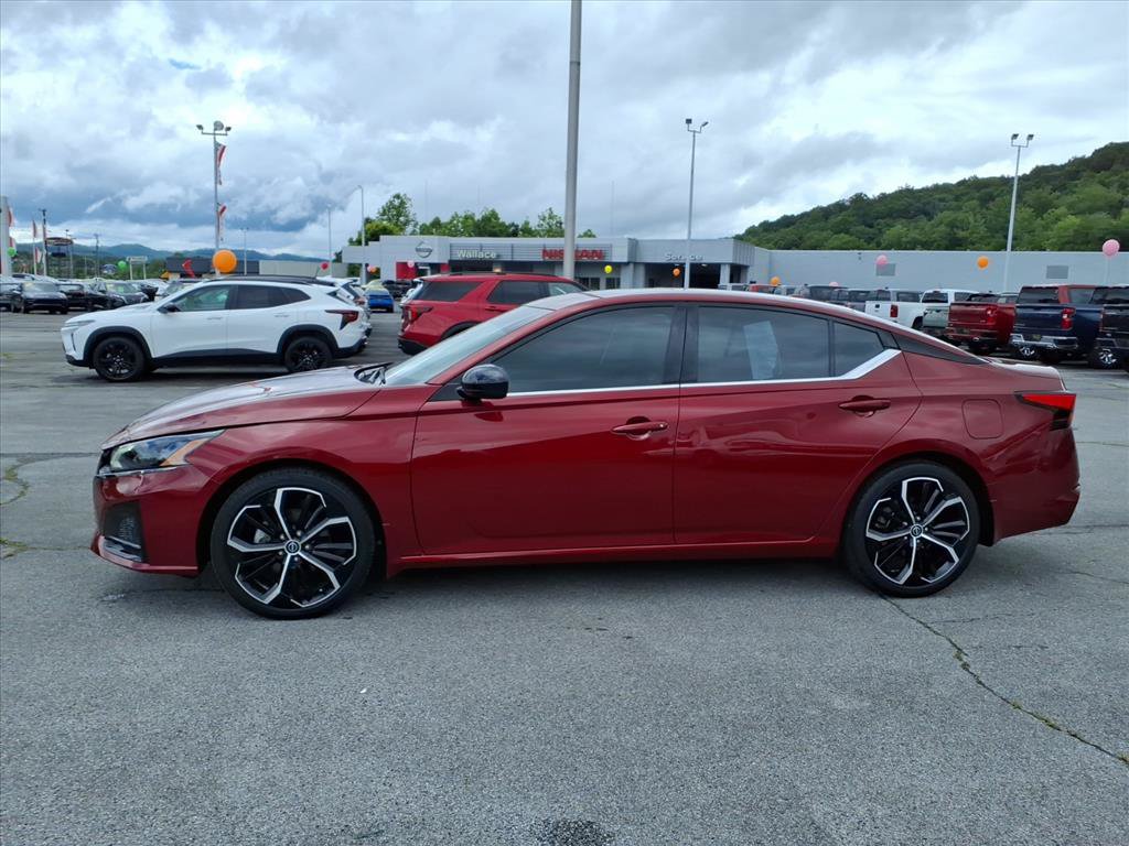 Certified 2024 Nissan Altima 2.5 SR w/ SR Premium Package FWD image 2