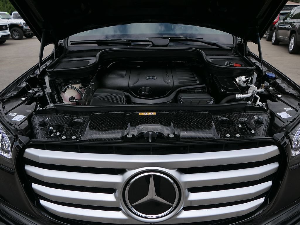 Used 2025 Mercedes-Benz GLS 450 4MATIC image 27
