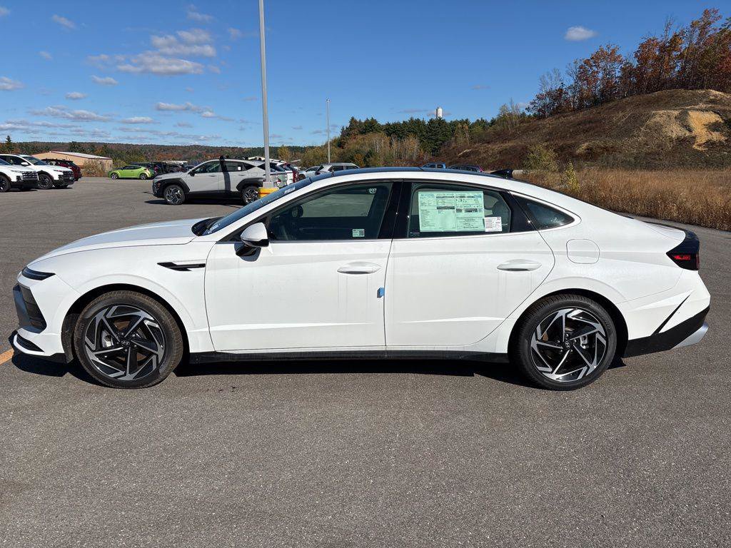 New 2025 Hyundai Sonata SEL FWD image 2