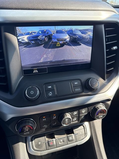 Used 2021 GMC Acadia SLT AWD/4WD image 6
