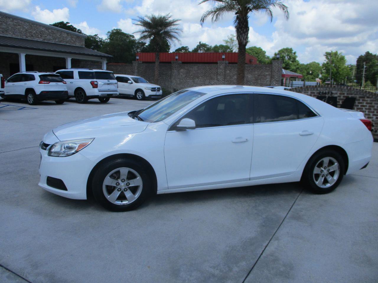 Used 2016 Chevrolet Malibu LT image 3