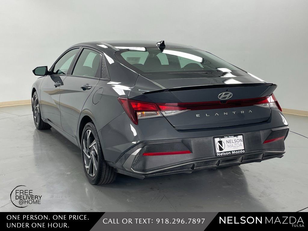 Used 2025 Hyundai Elantra Sport FWD image 8