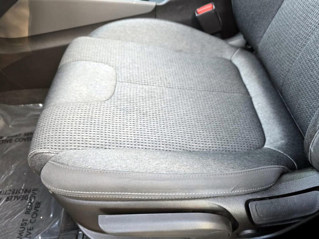 Used 2019 Hyundai Santa Fe SE image 23