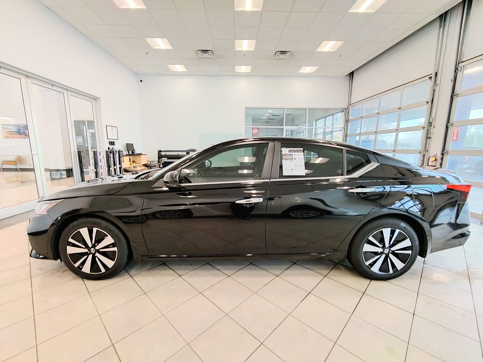 Used 2022 Nissan Altima 2.5 SV w/ SV Premium Package image 6