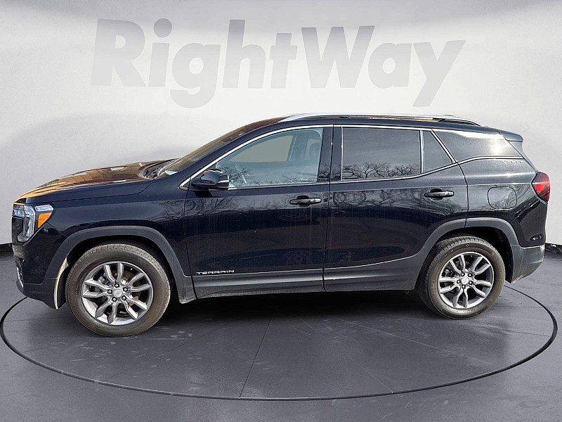 Used 2024 GMC Terrain SLT image 2
