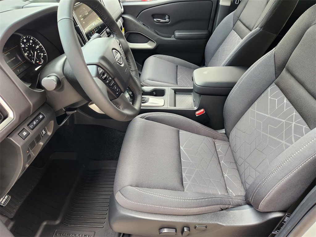 New 2025 Nissan Frontier SV w/ SV Convenience Package image 8