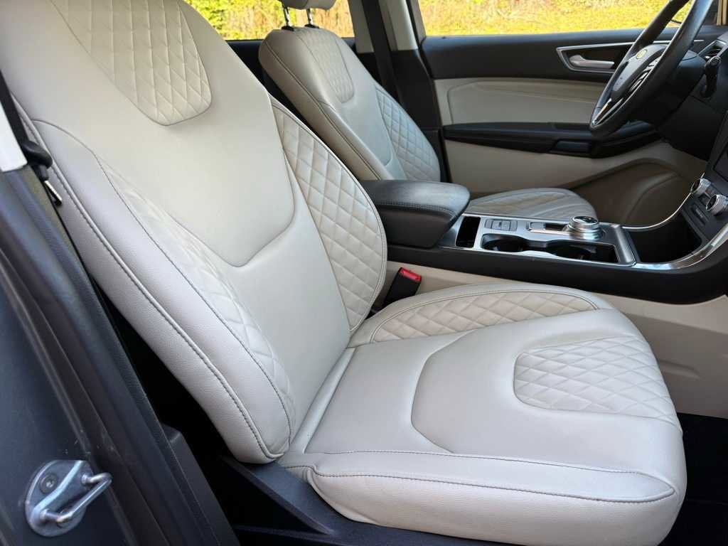 Used 2024 Ford Edge Titanium image 9