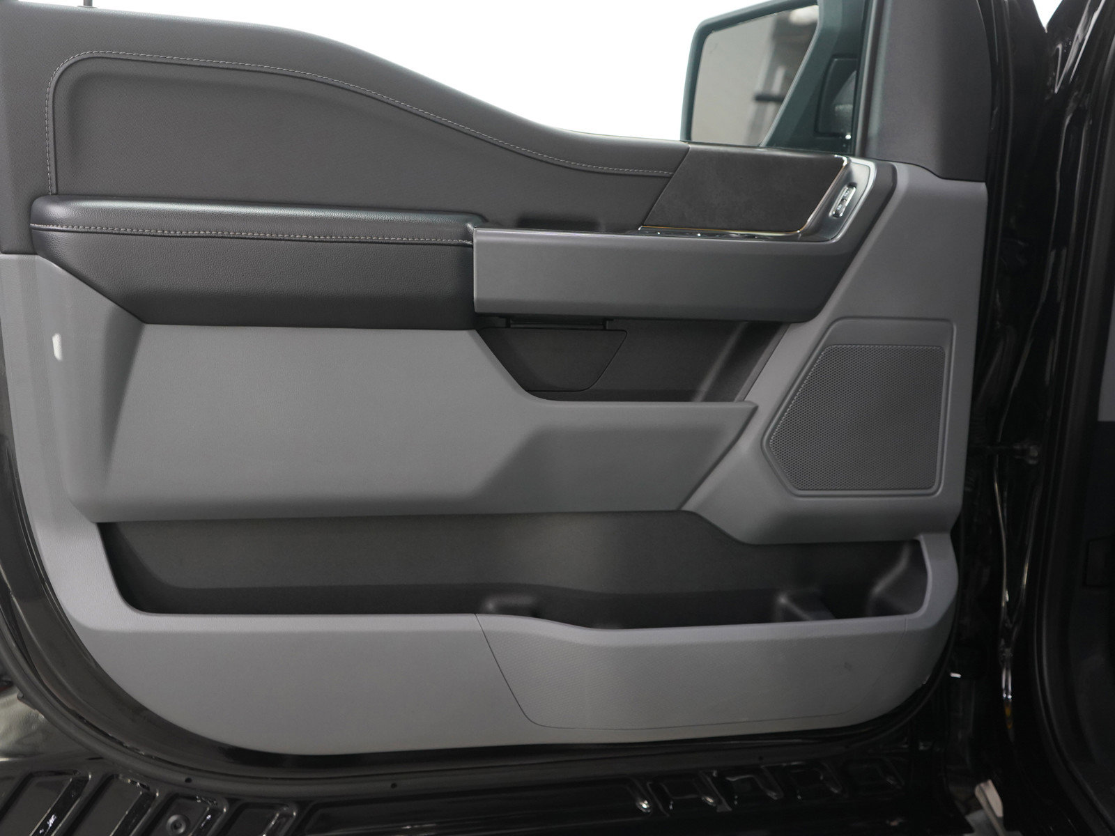 Used 2024 Ford F150 XLT w/ Mobile Office Package image 18