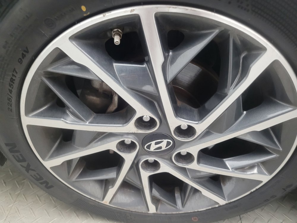 Used 2019 Hyundai Elantra Limited FWD image 31