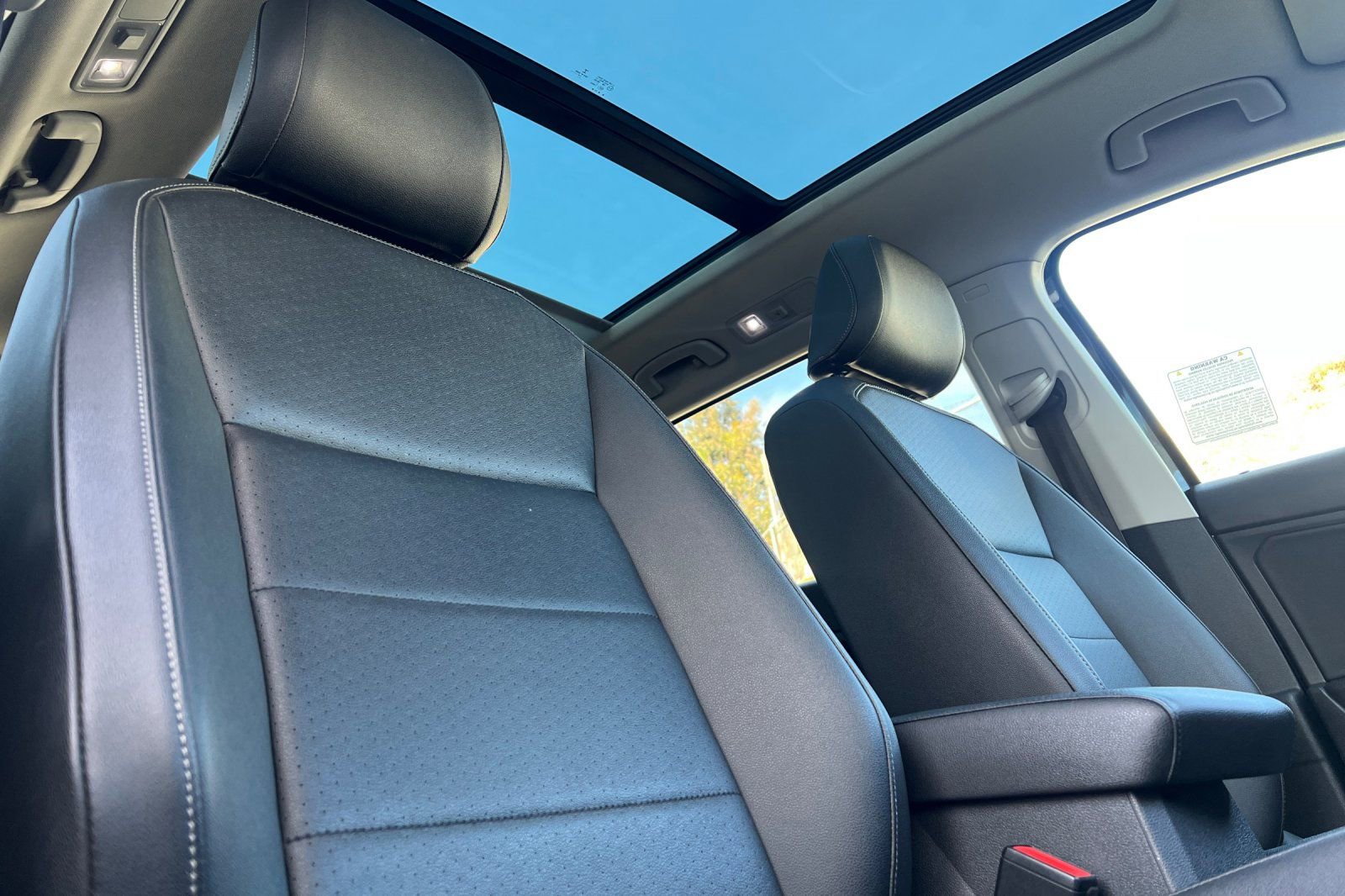 Used 2019 Volkswagen Tiguan SE w/ Panoramic Sunroof Package image 18