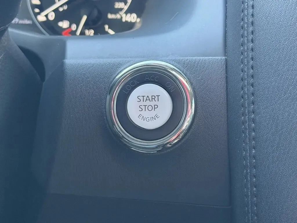 Used 2023 Nissan Armada SL w/ Captain's Chairs Package image 18