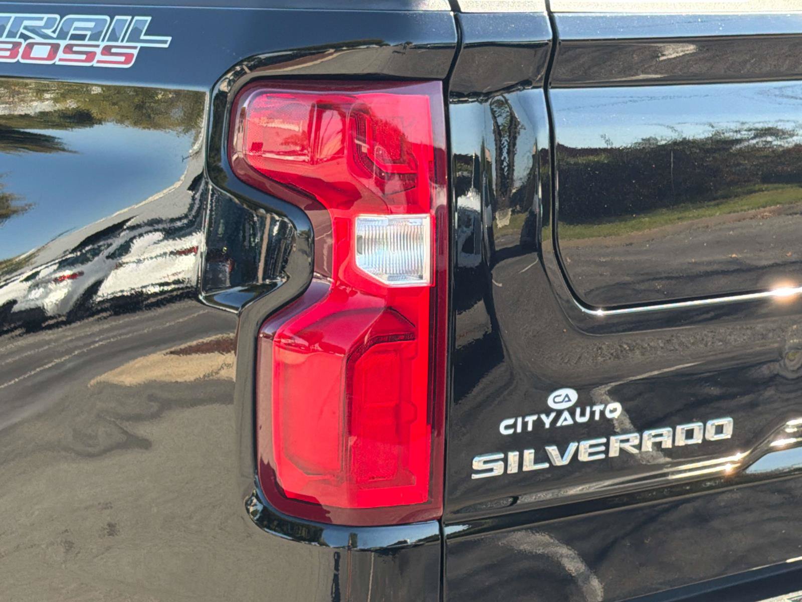 Used 2021 Chevrolet Silverado 1500 LT Trail Boss w/ LT Trail Boss Premium Package AWD/4WD image 14