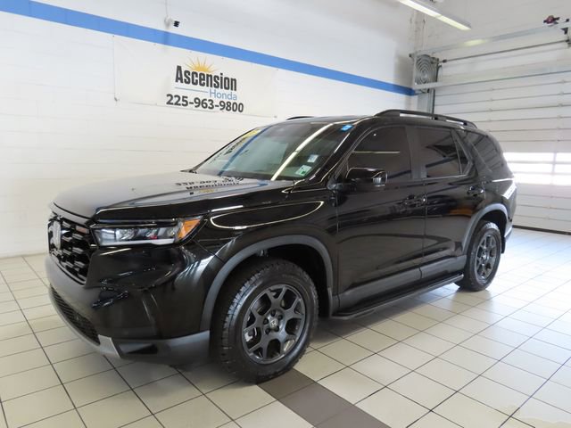 Certified 2025 Honda Pilot TrailSport image 2
