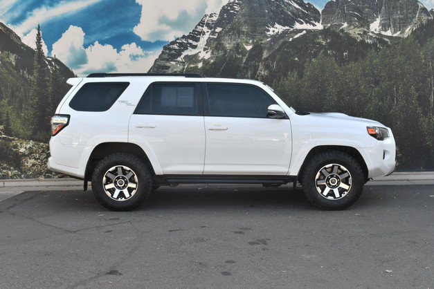 Certified 2022 Toyota 4Runner TRD Off-Road Premium w/ Moonroof Package AWD/4WD image 2