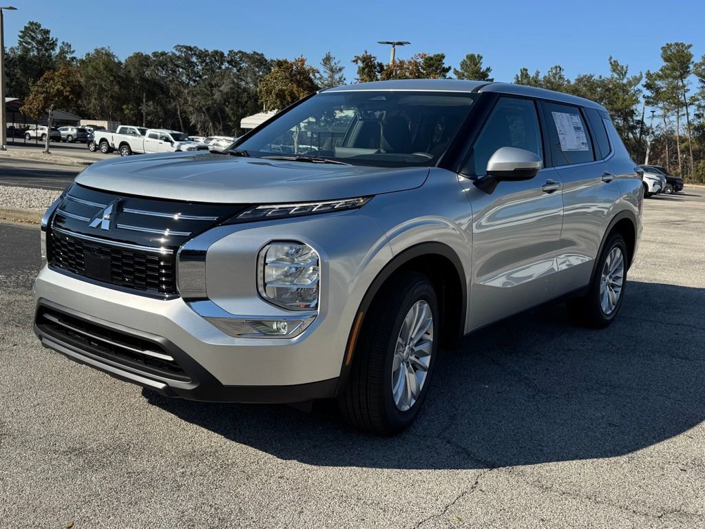 New 2026 Mitsubishi Outlander ES FWD image 3