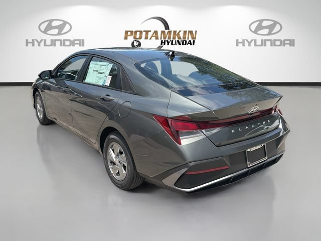 New 2026 Hyundai Elantra SE FWD image 7