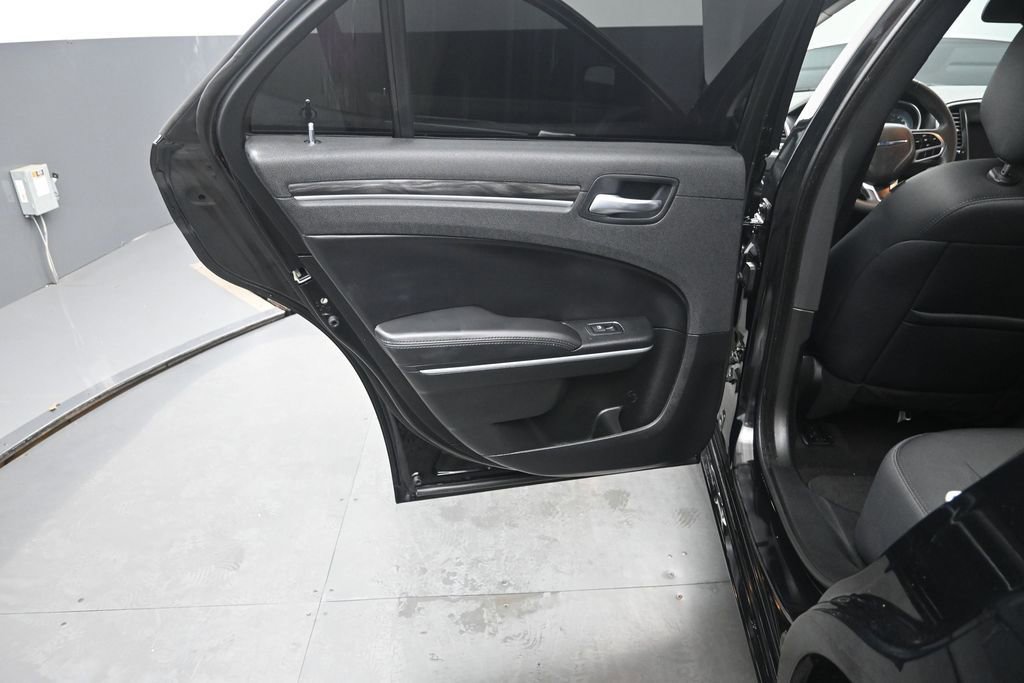 Used 2022 Chrysler 300 Touring w/ Sport Appearance Package RWD image 14