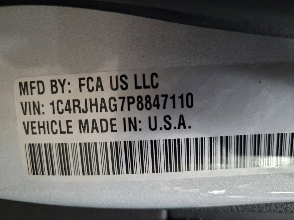 Used 2023 Jeep Grand Cherokee Altitude AWD/4WD image 33