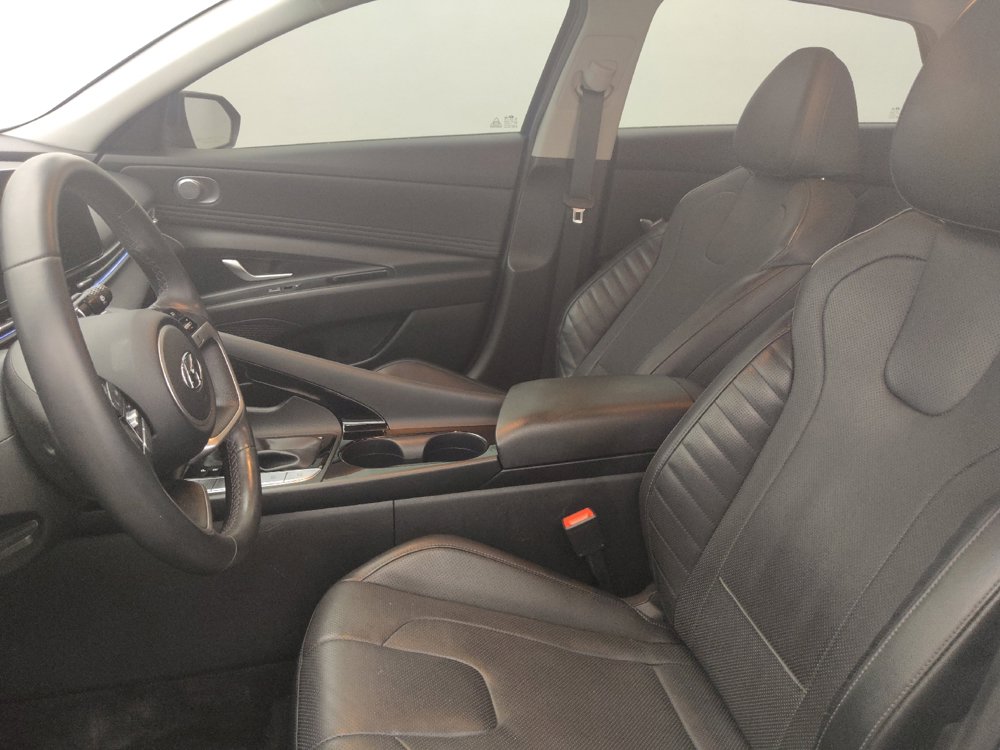 Used 2023 Hyundai Elantra Limited w/ Preferred Accessory Package FWD image 17