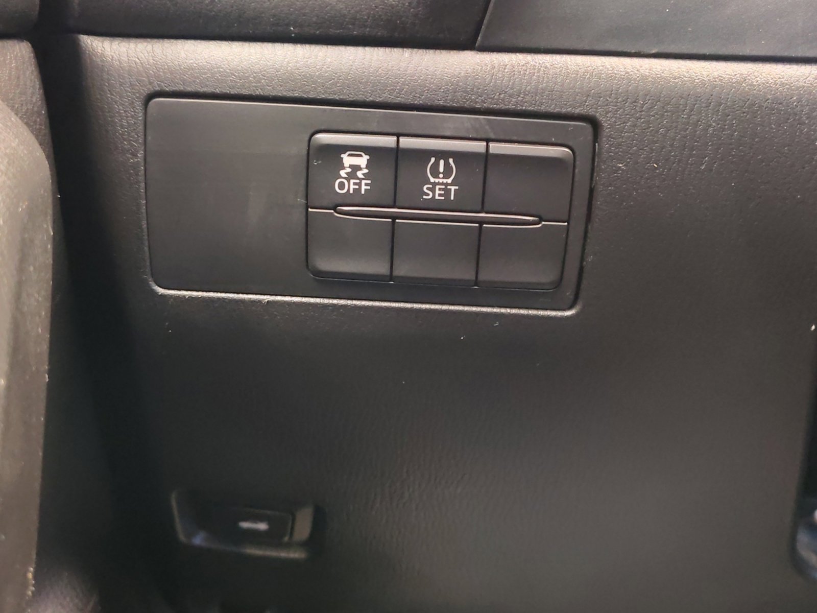 Used 2014 MAZDA MAZDA3 i Sport image 22