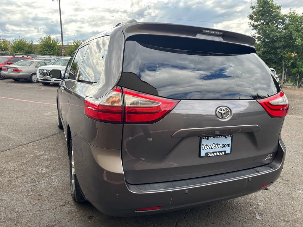 Used 2017 Toyota Sienna XLE w/ XLE Navigation Package AWD/4WD image 9
