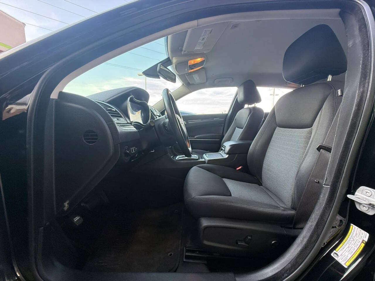 Used 2018 Chrysler 300 Touring AWD/4WD image 24