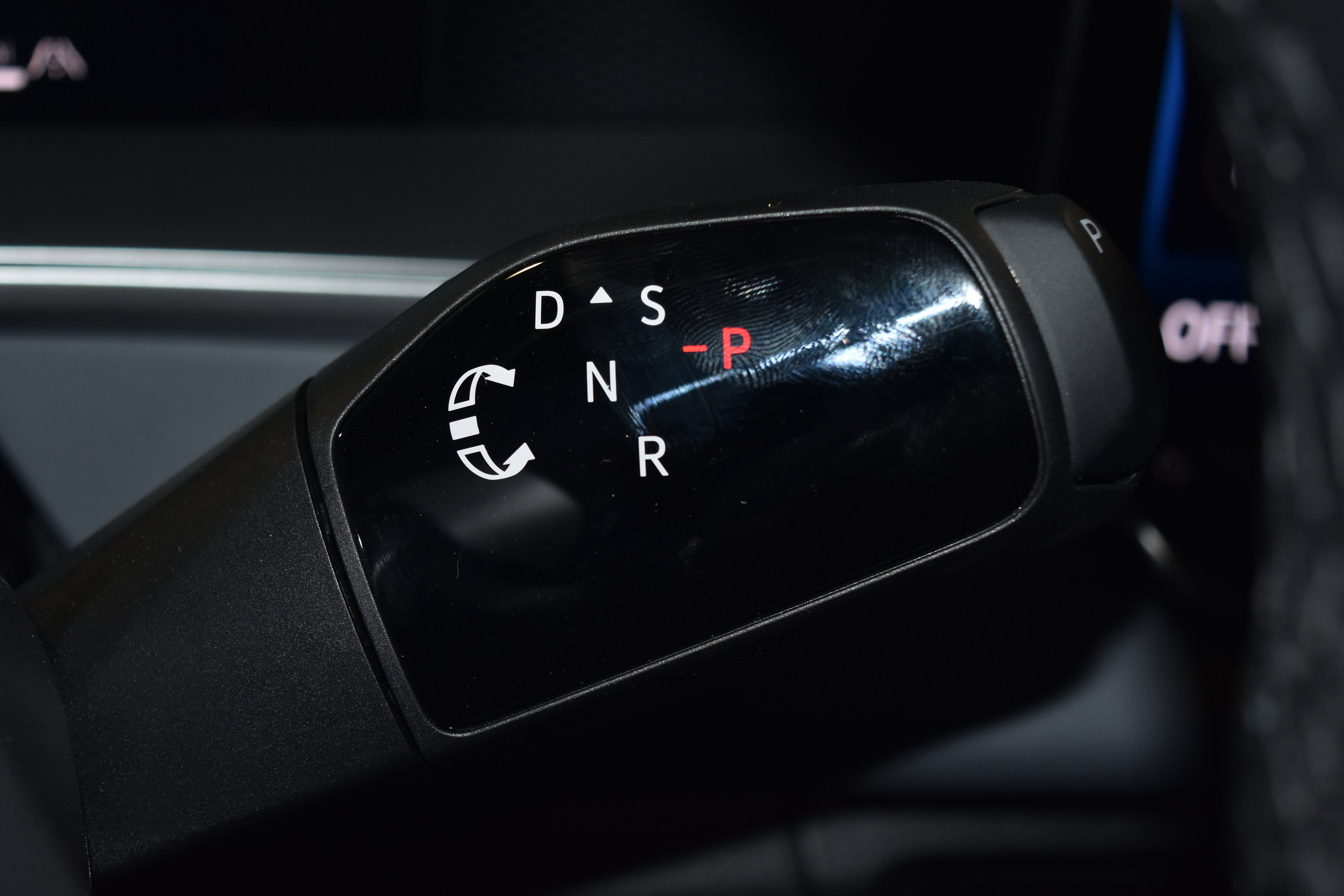 New 2026 Volkswagen Tiguan SE R-Line image 14