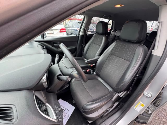 Used 2018 Chevrolet Trax LT w/ LT Convenience Package FWD image 9