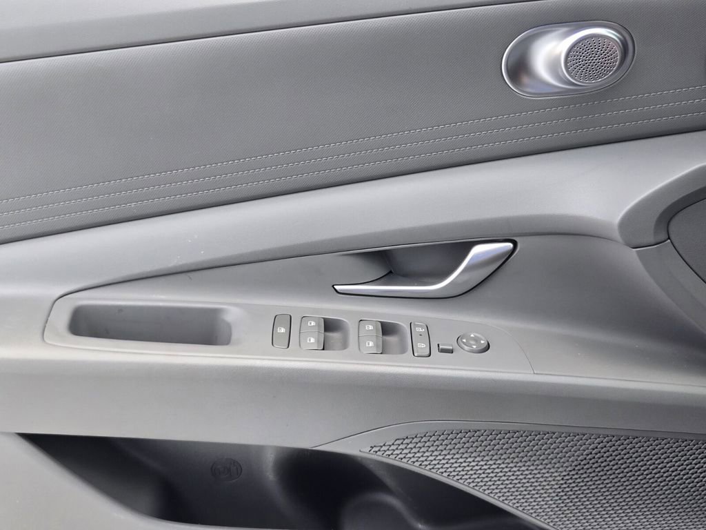 Certified 2024 Hyundai Elantra SEL FWD image 30
