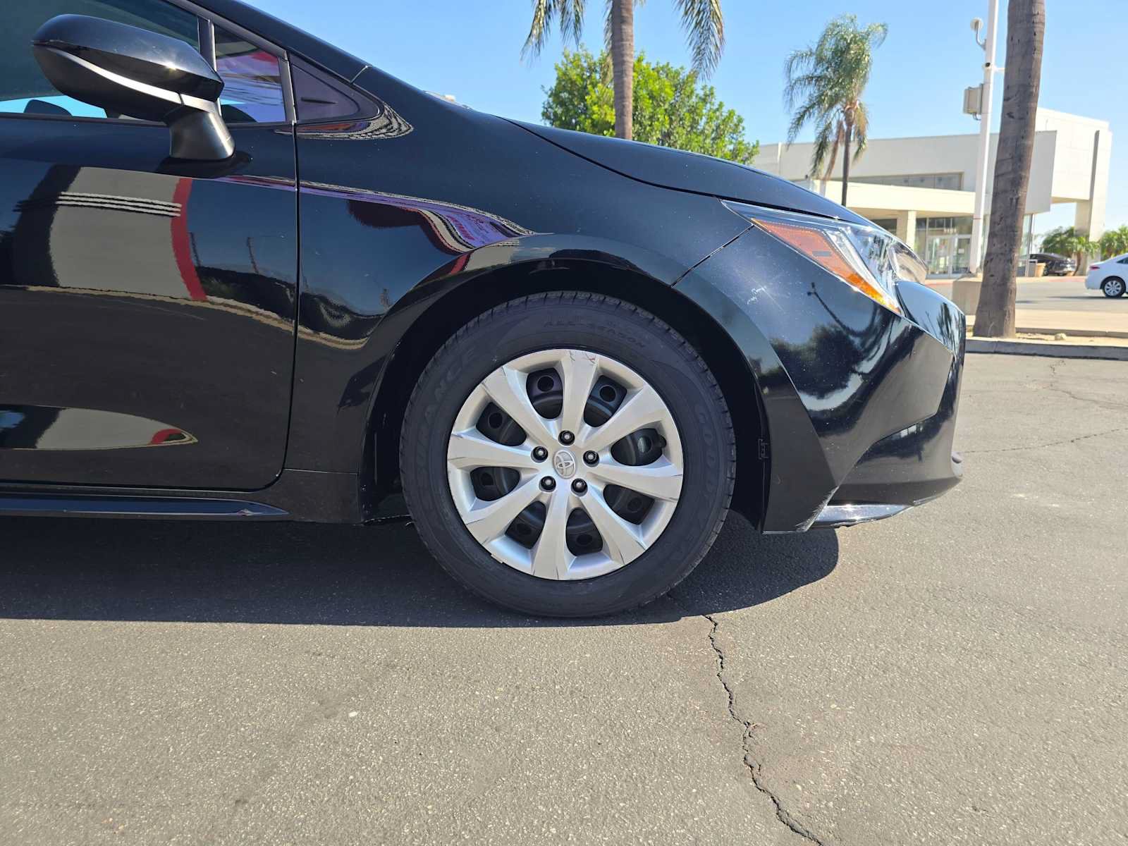 Used 2025 Toyota Corolla LE FWD image 9