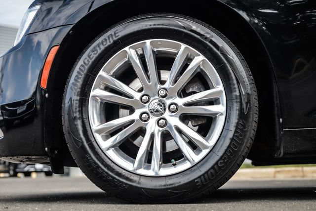 Used 2015 Chrysler 300 C RWD image 19