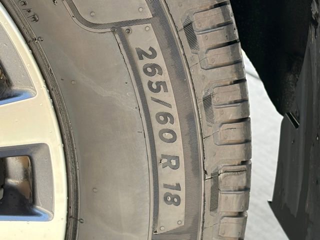 Used 2023 Nissan Pathfinder SL w/ Black Appearance Package image 7