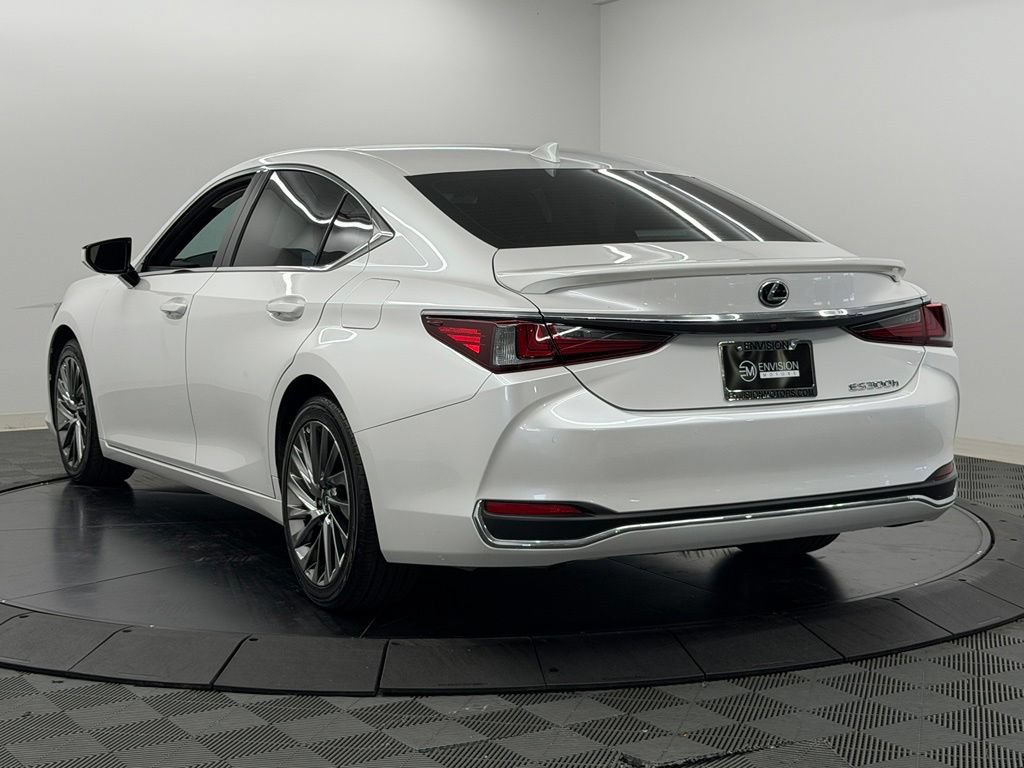 Used 2025 Lexus ES 300h w/ Luxury Package FWD image 12
