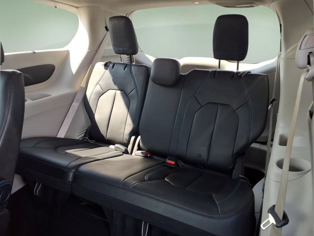 Used 2021 Chrysler Pacifica Touring-L FWD image 7