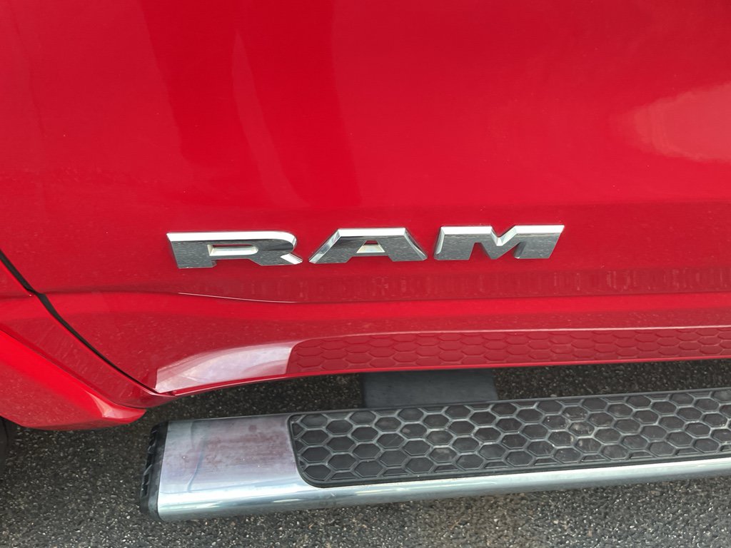 Used 2019 RAM 1500 Laramie AWD/4WD image 6