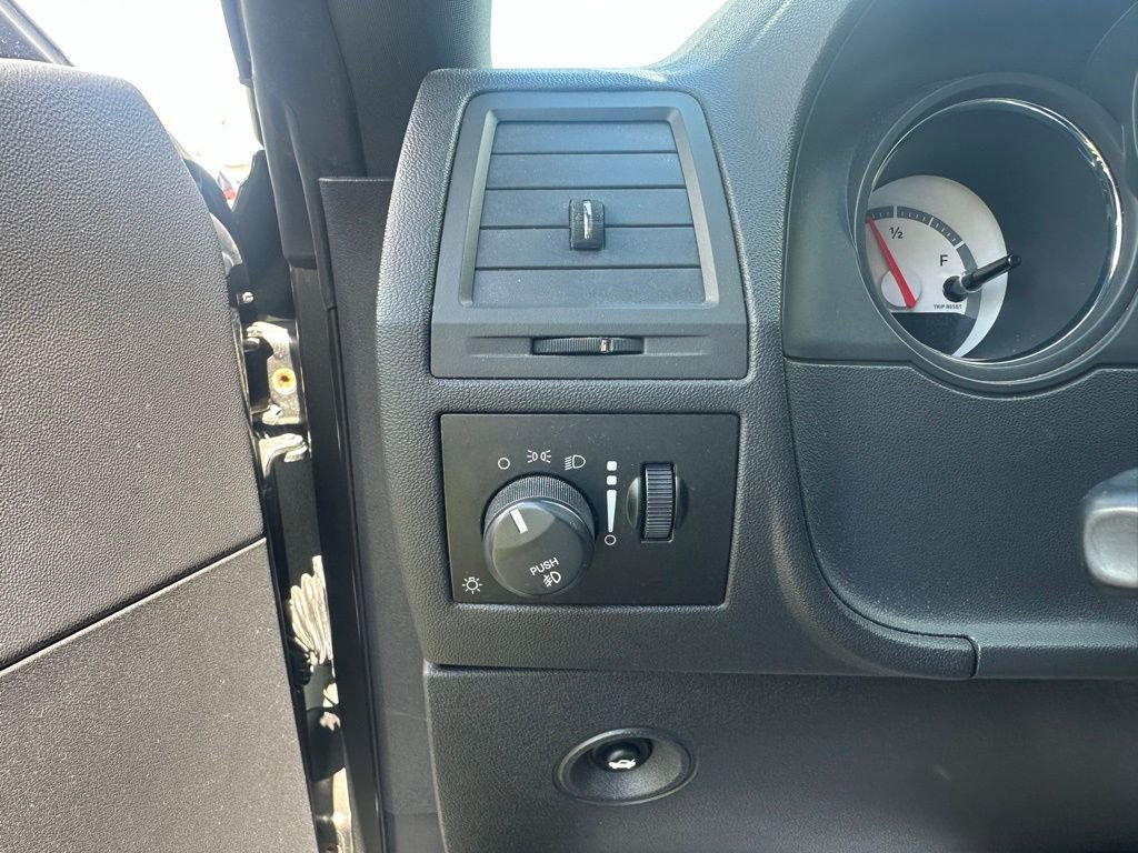 Used 2009 Dodge Challenger SE RWD image 15